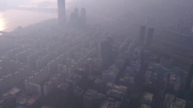 Bina 63 ve Seoul bölgesinde Yeouido liman bölgesinde hava video.