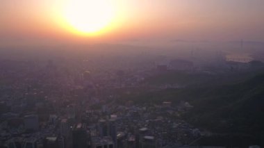 Sunrise Seul Kulesi ve Gwanghwamun bölgede hava video