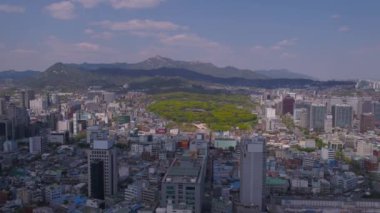 Seul Kulesi ve Gwanghwamun alan açık güneşli bir hava video.