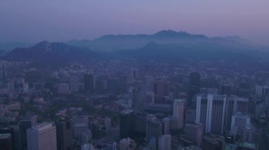 Sunrise Seul Kulesi ve Gwanghwamun bölgede hava video