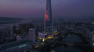 Geceleri hava video Lotte World Kulesi ve Jamsil dünyada Lotte. Seul