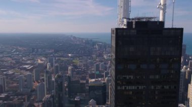 Güneşli bir günde Chicago şehir merkezine hava video.