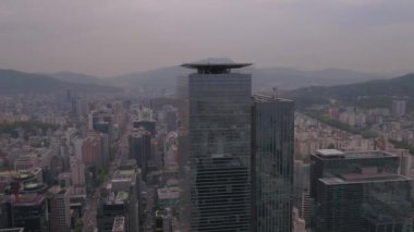 Puslu bir bulutlu gün Seul Gangnam bölgesinde hava video.
