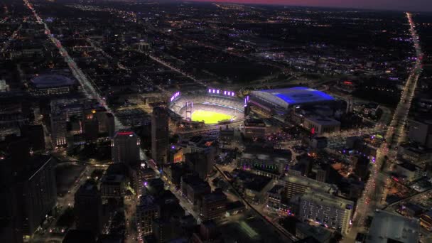 Video Aerian Din Centrul Orașului Detroit Timp Noapte — Videoclip de stoc