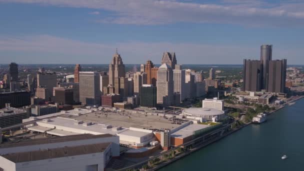 Luchtfoto Video Van Downtown Detroit Een Zonnige Dag — Stockvideo