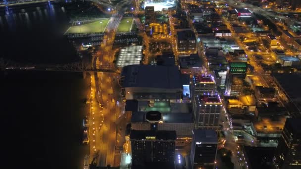 夜のダウンタウン ルイビル市の空撮 — ストック動画