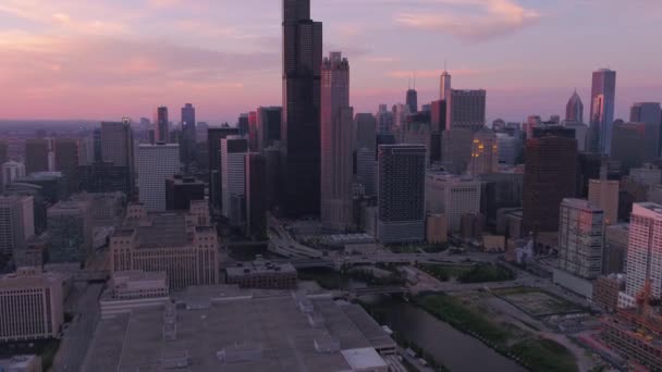 空中イリノイ州シカゴのダウンタウン アット サンセット — ストック動画