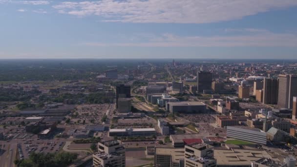 Luchtfoto Video Van Downtown Detroit Een Zonnige Dag — Stockvideo