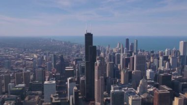Güneşli bir günde Chicago şehir merkezine hava video.