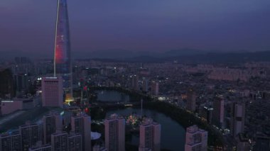 Geceleri hava video Lotte World Kulesi ve Jamsil dünyada Lotte. Seul