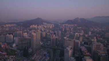 Sunrise Seul Kulesi ve Gwanghwamun bölgede hava video