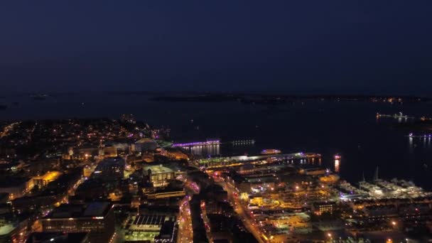 夜ポートランドのダウンタウンの空撮 — ストック動画