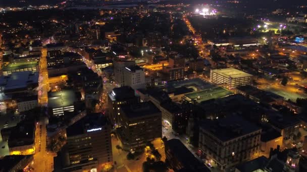 夜ポートランドのダウンタウンの空撮 — ストック動画