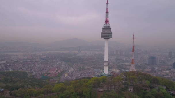 Vídeo Aéreo Torre Seul Hazy — Vídeo de Stock