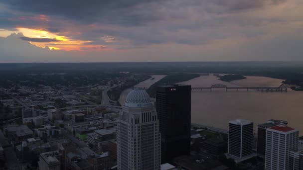 Vídeo Aéreo Del Centro Louisville Atardecer — Vídeos de Stock