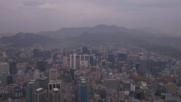 Luftbild Von Vernebeltem Turm — Stockvideo