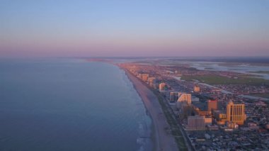 Şehir Atlantic City güzel gün doğumu sırasında sabah hava video.