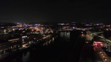 Şehir merkezindeki Manchester geceleri hava video.
