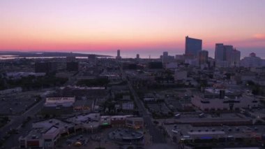 Şehir Atlantic City güzel gün doğumu sırasında sabah hava video.