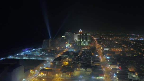 Ilmavideo Atlantic Cityn Keskustasta Yöllä — kuvapankkivideo