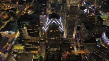 Şehir merkezinde Charlotte North Carolina geceleri hava video.