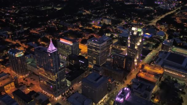 Vídeo Aéreo Del Centro Raleigh Carolina Del Norte Por Noche — Vídeos de Stock