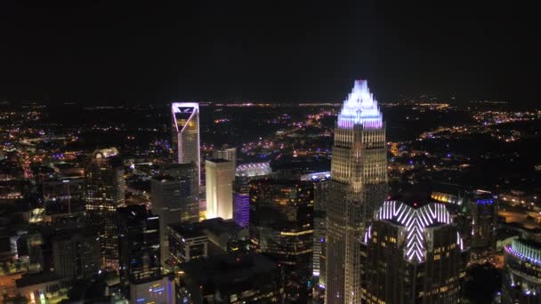 Vídeo Aéreo Del Centro Charlotte Carolina Del Norte Por Noche — Vídeos de Stock