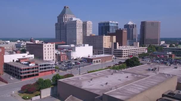 Aerial Video Downtown Greensboro North Carolina Solig Dag — Stockvideo