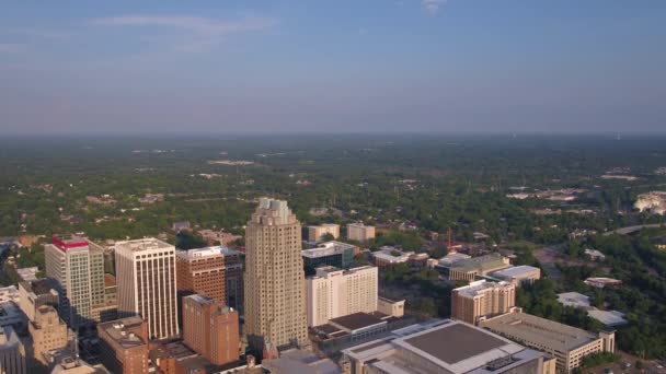 Luchtfoto Video Van Downtown Raleigh Noord Carolina Een Zonnige Dag — Stockvideo