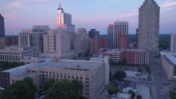 Vídeo Aéreo Del Centro Raleigh Carolina Del Norte Atardecer — Vídeos de Stock