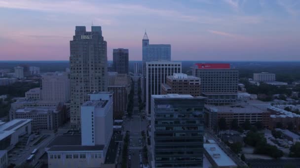 Luftbild Der Innenstadt Von Raleigh North Carolina Bei Sonnenuntergang — Stockvideo