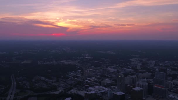 Luftbild Der Innenstadt Von Raleigh North Carolina Bei Sonnenuntergang — Stockvideo