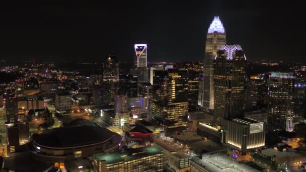 Vídeo Aéreo Del Centro Charlotte Carolina Del Norte Por Noche — Vídeo de stock