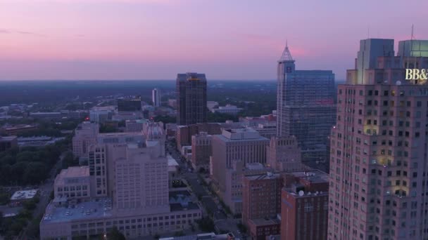 Luftbild Der Innenstadt Von Raleigh North Carolina Bei Sonnenuntergang — Stockvideo