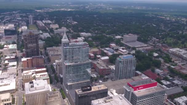 Luchtfoto Video Van Downtown Raleigh Noord Carolina Een Zonnige Dag — Stockvideo