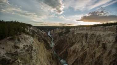 Zaman atlamalı Yellowstone Milli Parkı'nda.