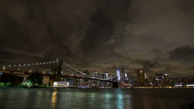 Zaman atlamalı New York'ta Brooklyn Köprüsü'nün.