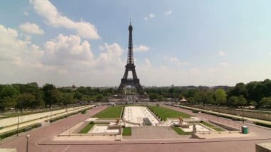 Zaman atlamalı Eyfel Kulesi Paris Fransa