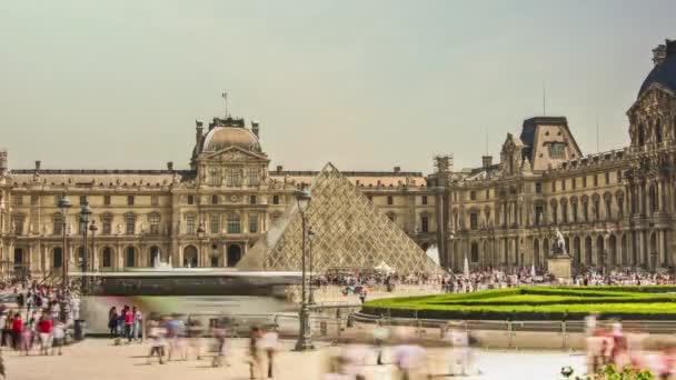 時間の経過パリで歩き回っている人々 のフランス — ストック動画