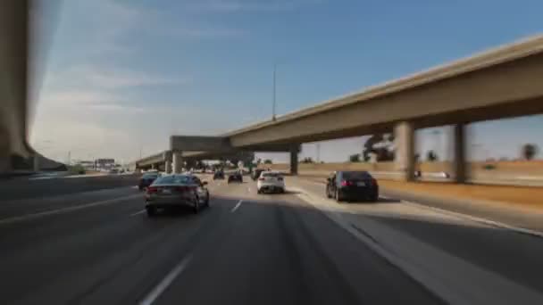 高速道路にカリフォルニア州ロサンゼルスに運転時間の経過 — ストック動画