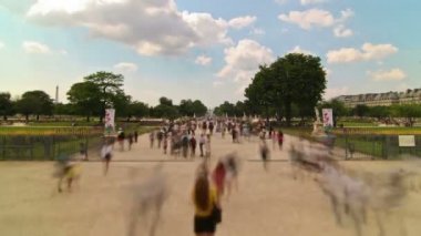 Zaman atlamalı Paris'te dolaşıp insanların Fransa.