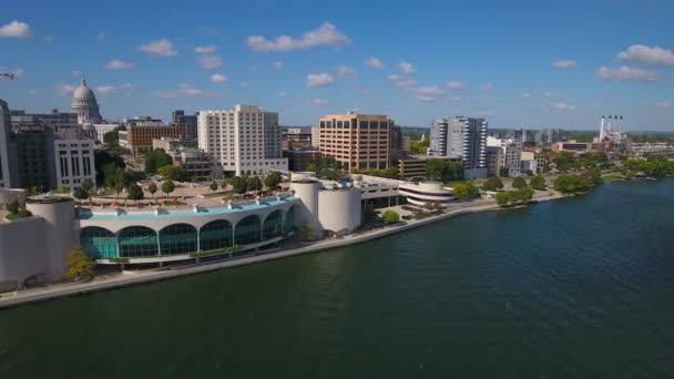 Luchtfoto Video Van Binnenstad Van Madison Wisconsin — Stockvideo