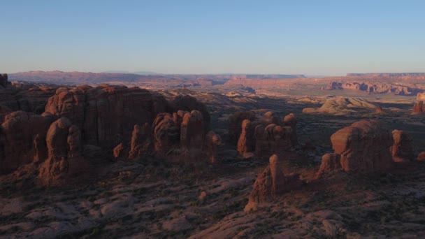 Vídeo Aéreo Del Parque Nacional Arches Utah Hermoso Día Soleado — Vídeo de stock