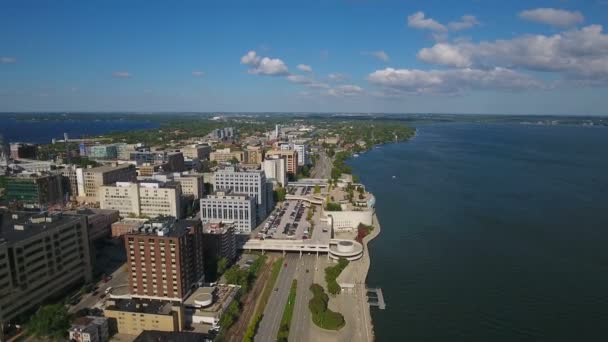 Luchtfoto Video Van Binnenstad Van Madison Wisconsin — Stockvideo