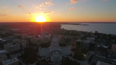 Madison Wisconsin şehrin havadan video