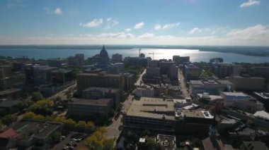 Madison Wisconsin şehrin havadan video