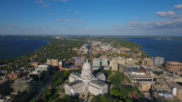 Luchtfoto Video Van Binnenstad Van Madison Wisconsin — Stockvideo