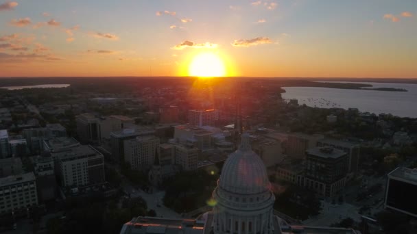 Luchtfoto Video Van Binnenstad Van Madison Wisconsin — Stockvideo