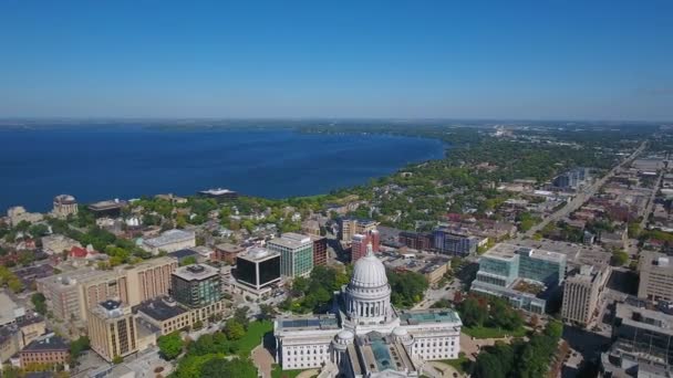 Aerial Video Downtown Madison Wisconsin — Stockvideo
