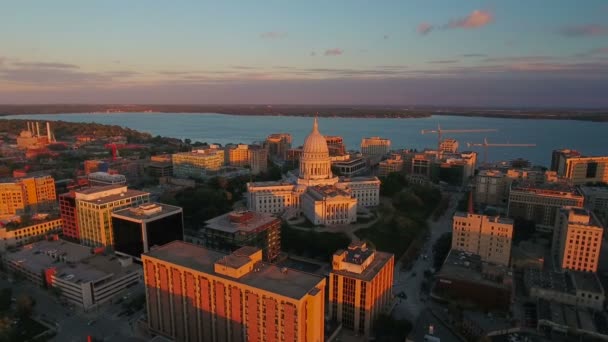 Luchtfoto Video Van Binnenstad Van Madison Wisconsin — Stockvideo